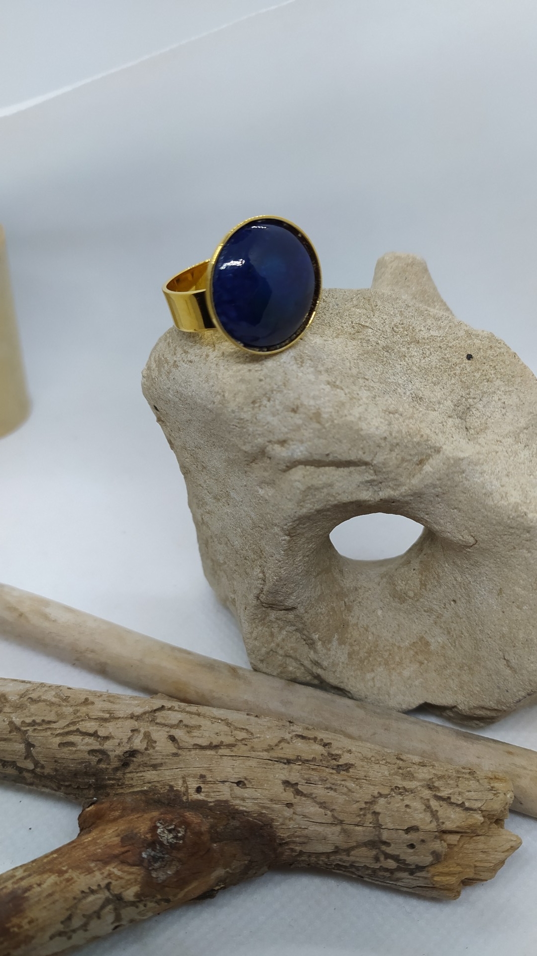 Bague dorée à l'or fin, email bleu nuit